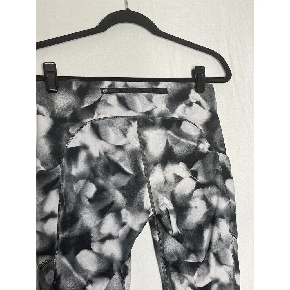 Lululemon Leggings Womens 8 Speed Up Crop Blush Blossom Black White Mid Rise - Picture 4 of 8